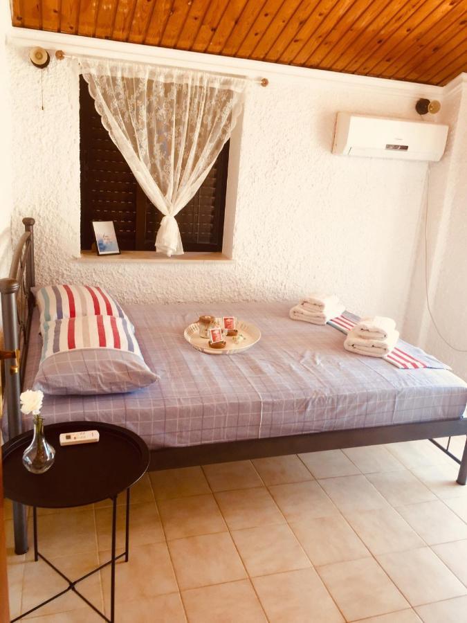 Rose'S Place Ártemida Kültér fotó